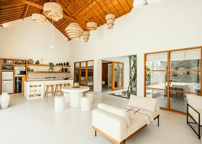 Luxe With Pool & Breakfast Prime Location *