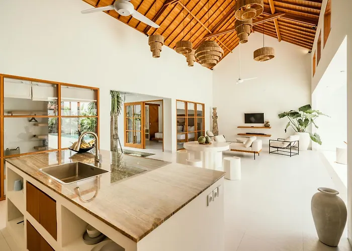 Luxe With Pool & Breakfast Prime Location アパート